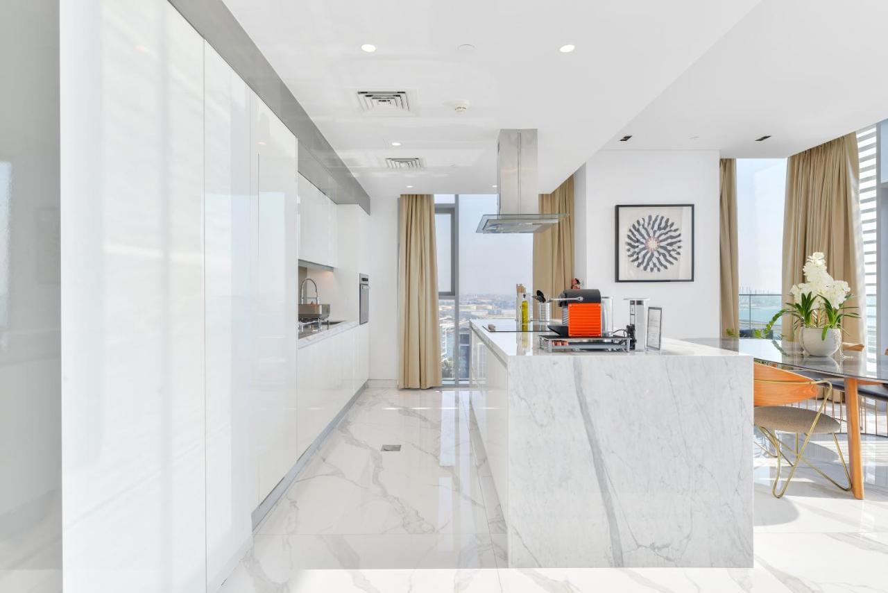 Luxe 3 Bedroom Oceanfront Apartment In The Heart Of Bluewaters Island Dubai Buitenkant foto