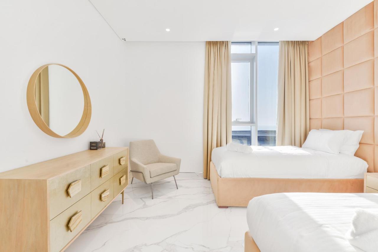 Luxe 3 Bedroom Oceanfront Apartment In The Heart Of Bluewaters Island Dubai Buitenkant foto