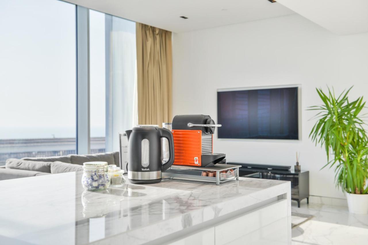 Luxe 3 Bedroom Oceanfront Apartment In The Heart Of Bluewaters Island Dubai Buitenkant foto