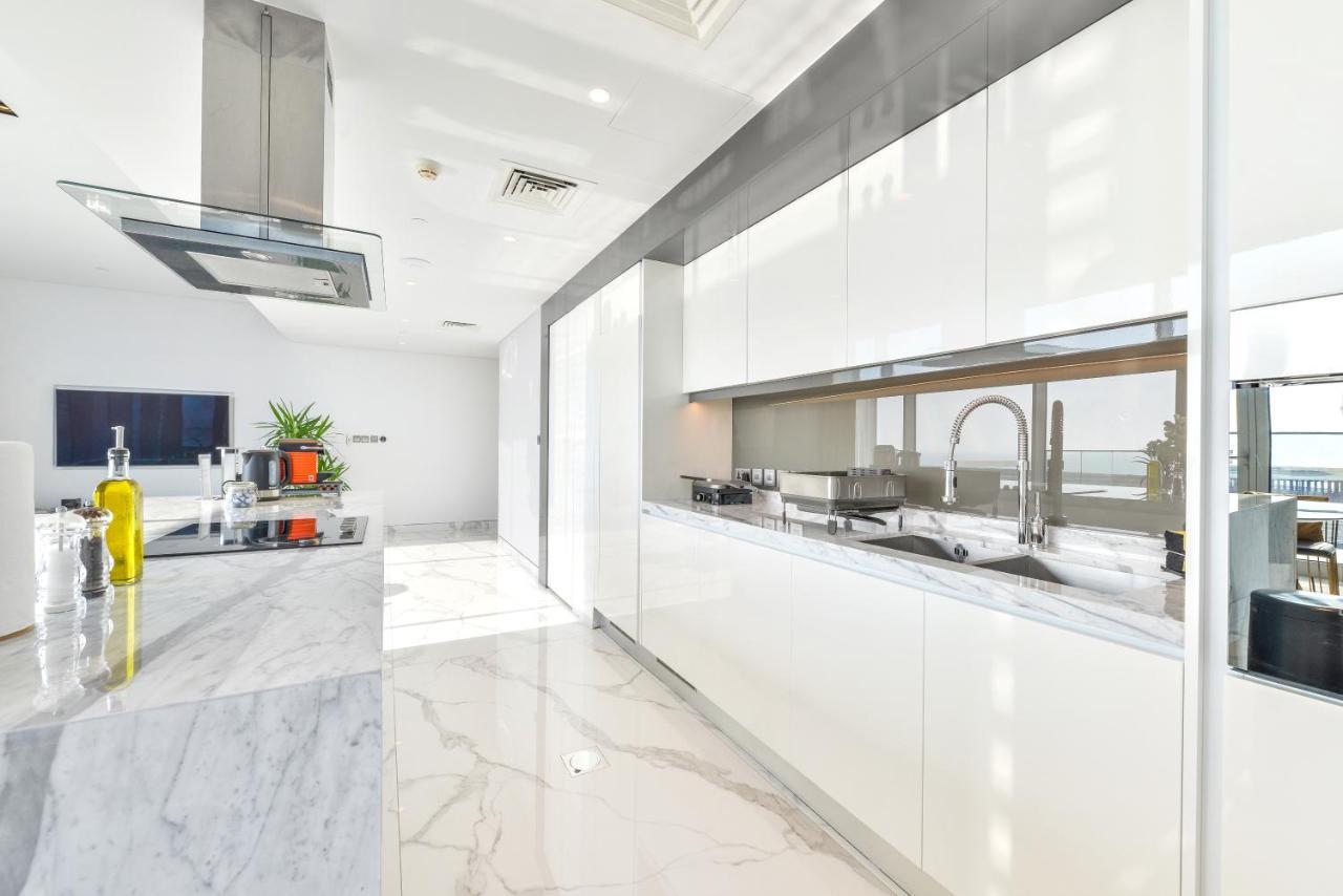 Luxe 3 Bedroom Oceanfront Apartment In The Heart Of Bluewaters Island Dubai Buitenkant foto