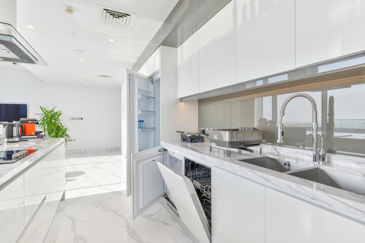 Luxe 3 Bedroom Oceanfront Apartment In The Heart Of Bluewaters Island Dubai Buitenkant foto